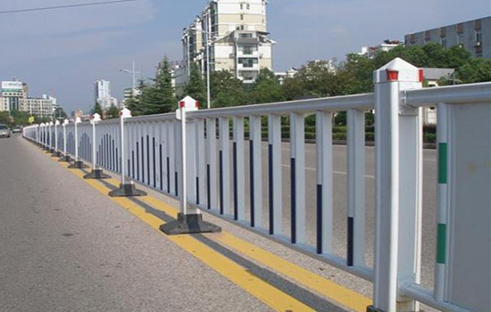 小區(qū)道路<a href=http://www.catalyticsinc.com target=_blank class=infotextkey>護(hù)欄</a>