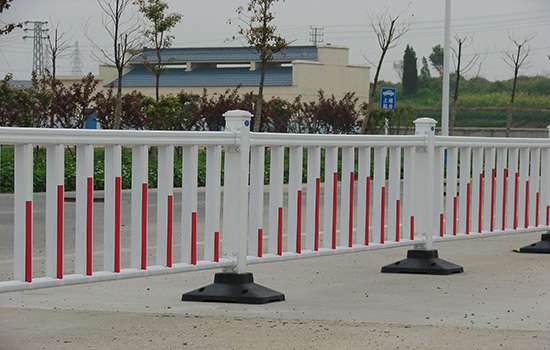 街道<a href=http://www.catalyticsinc.com target=_blank class=infotextkey>護(hù)欄</a>