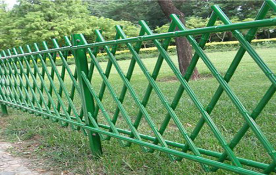 仿竹<a href=http://www.catalyticsinc.com target=_blank class=infotextkey>護(hù)欄</a>