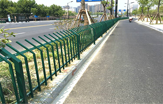 鋅鋼<a href=http://www.catalyticsinc.com target=_blank class=infotextkey>護欄</a>多少錢一米