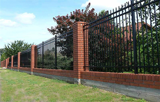 院墻<a href=http://www.catalyticsinc.com target=_blank class=infotextkey>護(hù)欄</a>