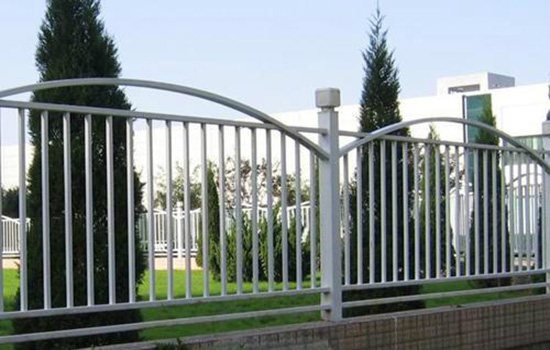 鐵藝圍墻<a href=http://www.catalyticsinc.com target=_blank class=infotextkey>護(hù)欄</a>