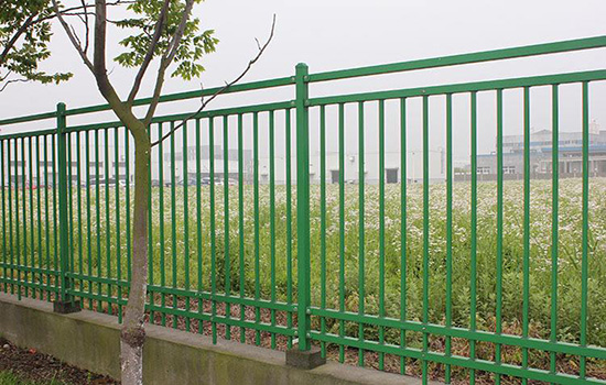 鍍鋅<a href=http://www.catalyticsinc.com target=_blank class=infotextkey>護(hù)欄</a>