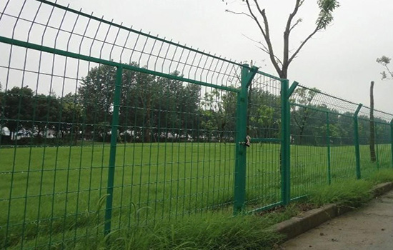 鐵絲網<a href=http://www.catalyticsinc.com target=_blank class=infotextkey>圍欄</a>批發(fā)