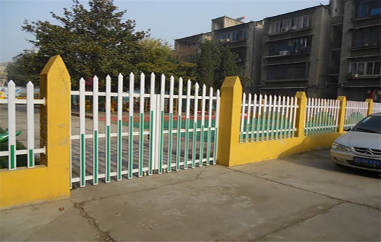 圍墻防<a href=http://www.catalyticsinc.com target=_blank class=infotextkey>護欄</a>