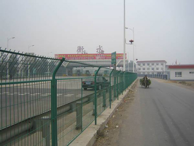 高速<a href=http://www.catalyticsinc.com target=_blank class=infotextkey><a href=http://www.catalyticsinc.com target=_blank class=infotextkey>圍欄</a>網(wǎng)</a>