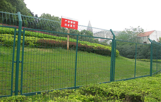 防翻越<a href=http://www.catalyticsinc.com target=_blank class=infotextkey>圍欄</a>
