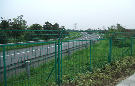公路<a href=http://www.catalyticsinc.com target=_blank class=infotextkey><a href=http://www.catalyticsinc.com target=_blank class=infotextkey>圍欄</a>網(wǎng)</a>