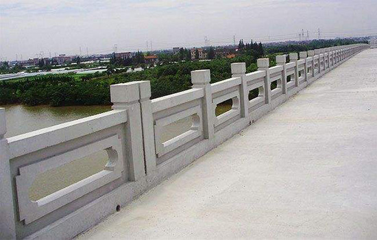 河堤<a href=http://www.catalyticsinc.com target=_blank class=infotextkey>護(hù)欄</a>