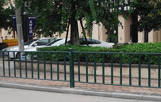 鐵藝道路<a href=http://www.catalyticsinc.com target=_blank class=infotextkey>護(hù)欄</a>