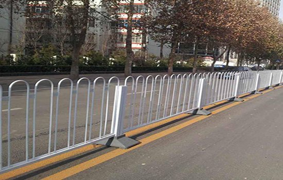 道路馬路<a href=http://www.catalyticsinc.com target=_blank class=infotextkey>護(hù)欄</a>