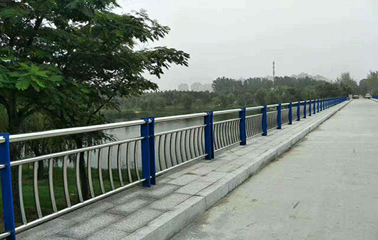 橋梁<a href=http://www.catalyticsinc.com target=_blank class=infotextkey>護欄</a>