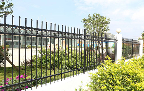 圍墻鋅鋼<a href=http://www.catalyticsinc.com target=_blank class=infotextkey>護欄</a>