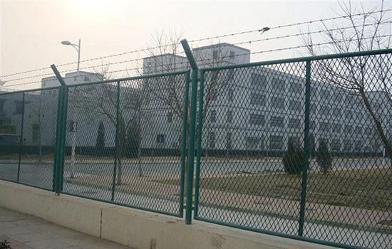 球場<a href=http://www.catalyticsinc.com target=_blank class=infotextkey>圍欄</a>