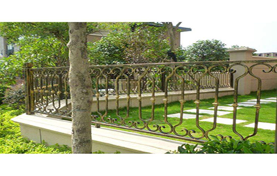 圍墻鐵<a href=http://www.catalyticsinc.com target=_blank class=infotextkey>護(hù)欄</a>