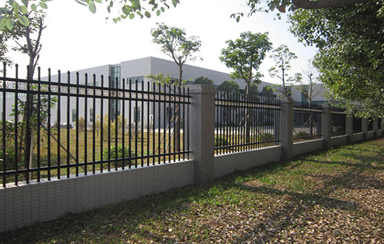 農(nóng)村小庭院<a href=http://www.catalyticsinc.com target=_blank class=infotextkey>圍欄</a>