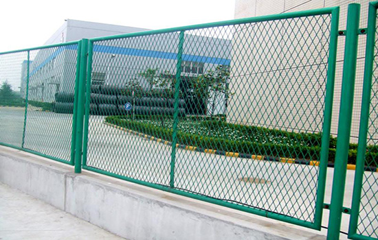 鋼板網(wǎng)<a href=http://www.catalyticsinc.com target=_blank class=infotextkey>護(hù)欄</a>