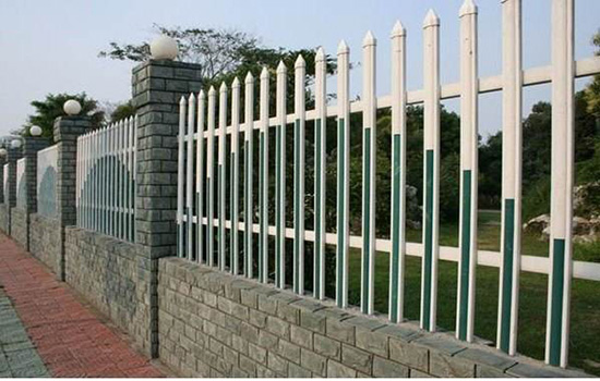 圍墻<a href=http://www.catalyticsinc.com target=_blank class=infotextkey>護(hù)欄</a>價(jià)格